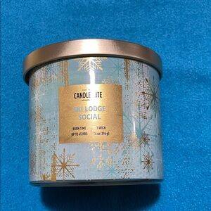 2/$20 Candle Lite Ski Lodge Social 3-Wick Candle NIP Scent Like Fresh Linen